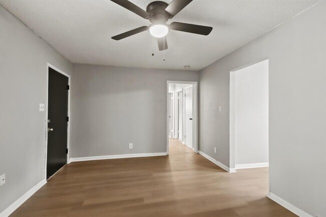 Foto del edificio - 7306 Parker Rd