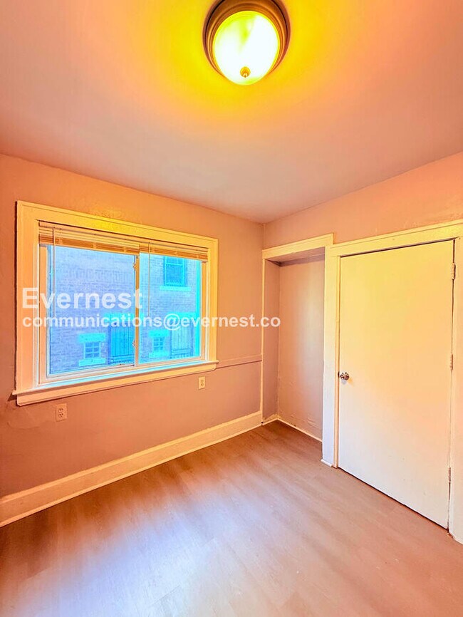 Foto del edificio - 2302 Hazelwood St