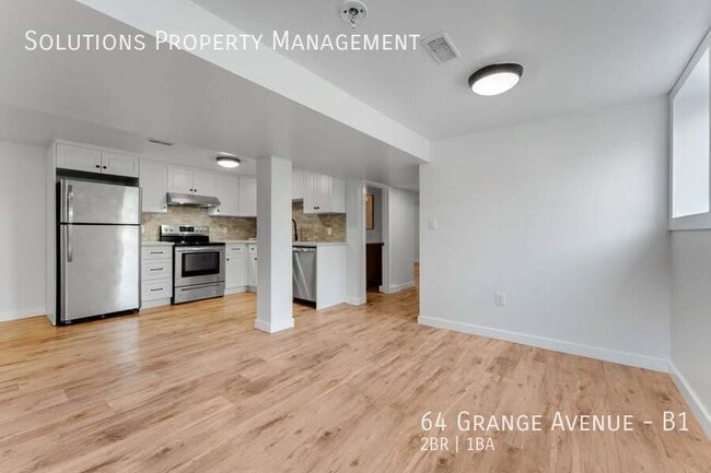 Building Photo - **Large and Bright 2 Bedroom Newly Renovat...