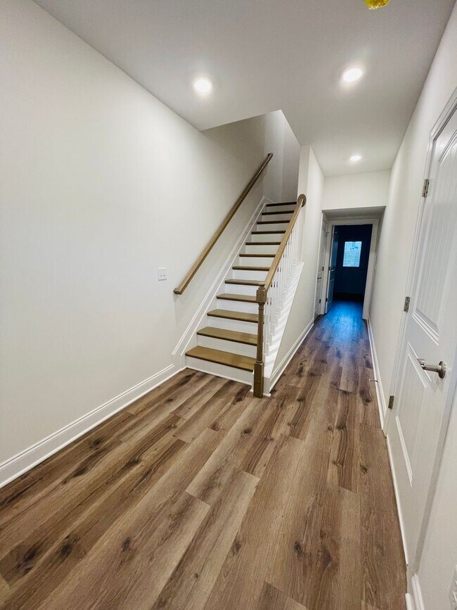 Foto del edificio - Like New End Unit Townhouse in Crescent Ridge