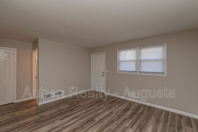 Foto del edificio - 1604 Johns Rd