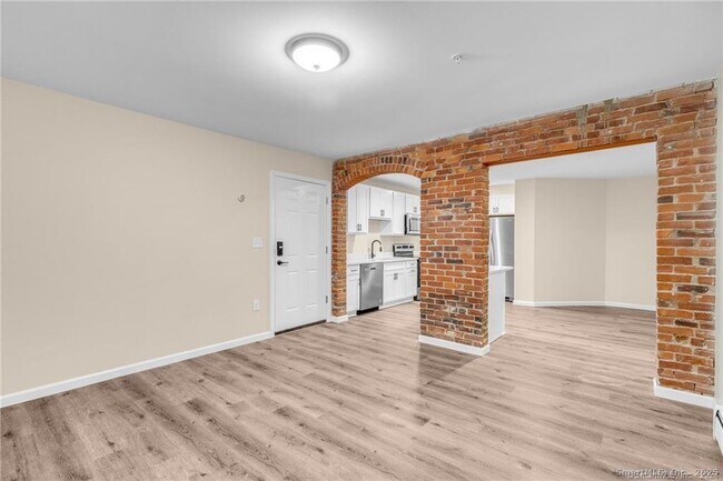 Foto del edificio - 51 Russ St