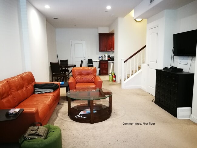 Building Photo - 575 Piazza Dr