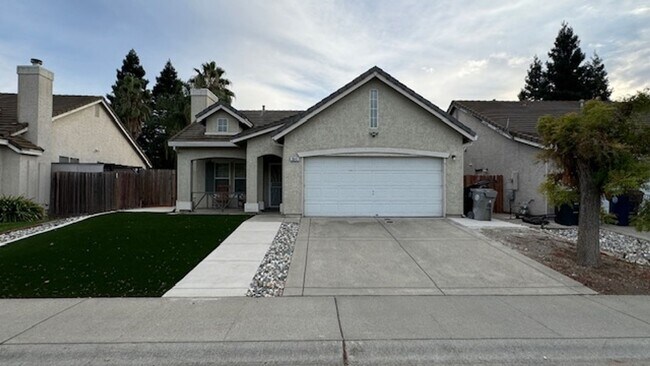 Building Photo - COZY AND CLEAN 3 BED, 2 BATH, ONE STORY WI...