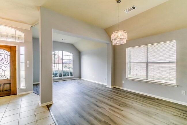 Building Photo - 16802 Village View Trail
