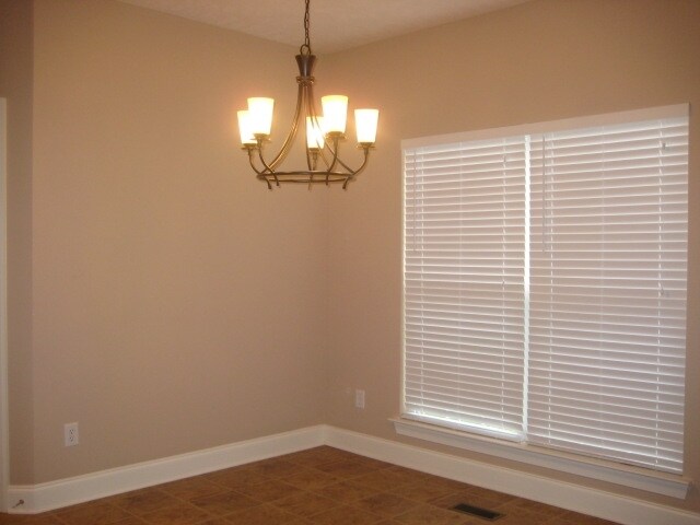 Building Photo - 7973 Oakfield Grove