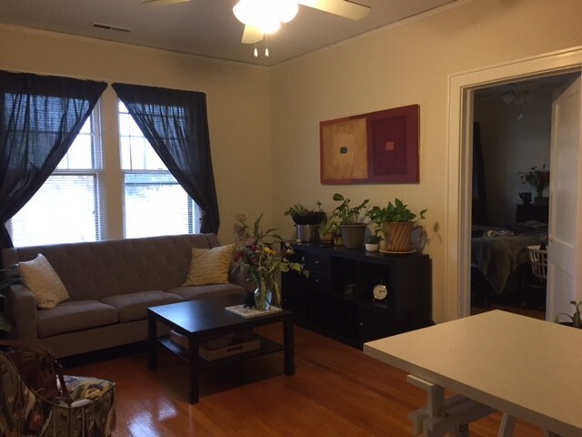 Foto del edificio - 1823 E 5th St