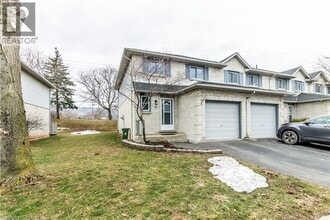 Building Photo - 2 Royalwood Ct