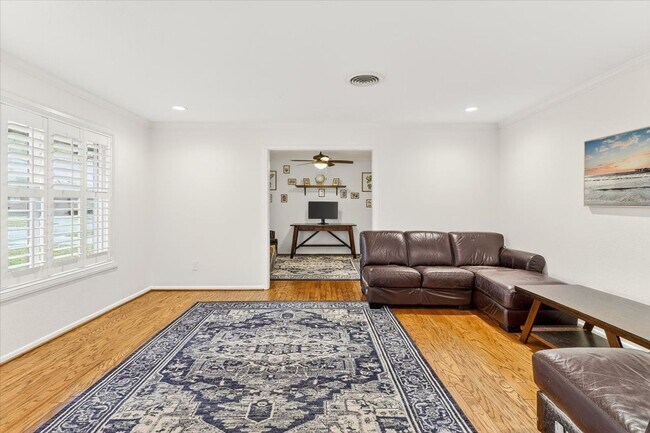 Foto del edificio - 722 Brock Dr