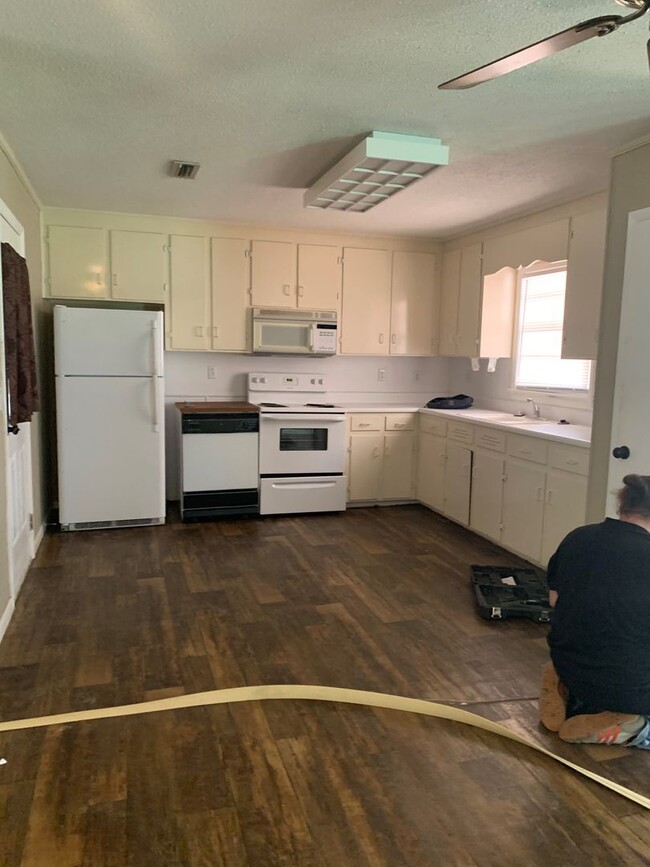 Building Photo - 3BR/2BA Home Across From Turtle Back Entra...