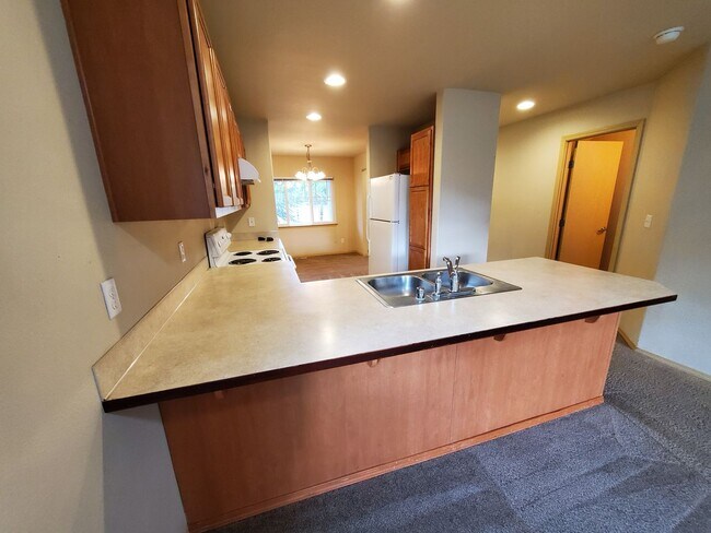 Foto del edificio - Left Side Duplex Available