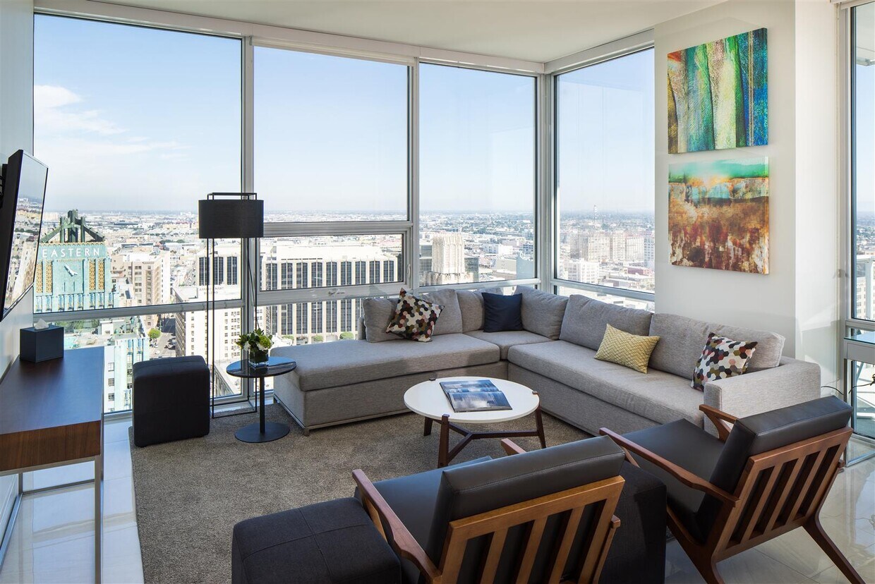 Foto principal - 868 S Olive St