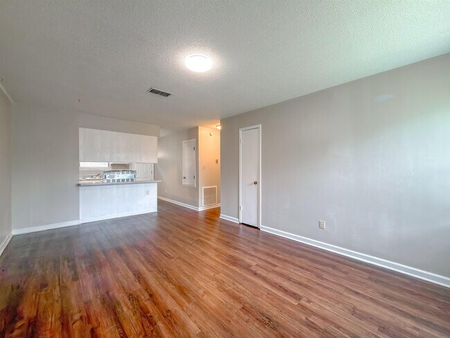 Building Photo - 5524 Sullivan Rd
