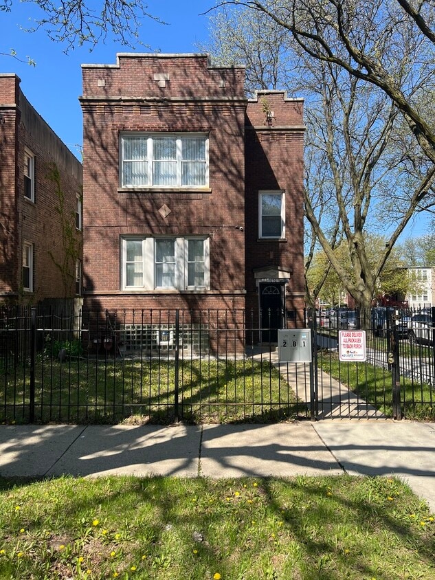 Primary Photo - 1656 N Linder Ave
