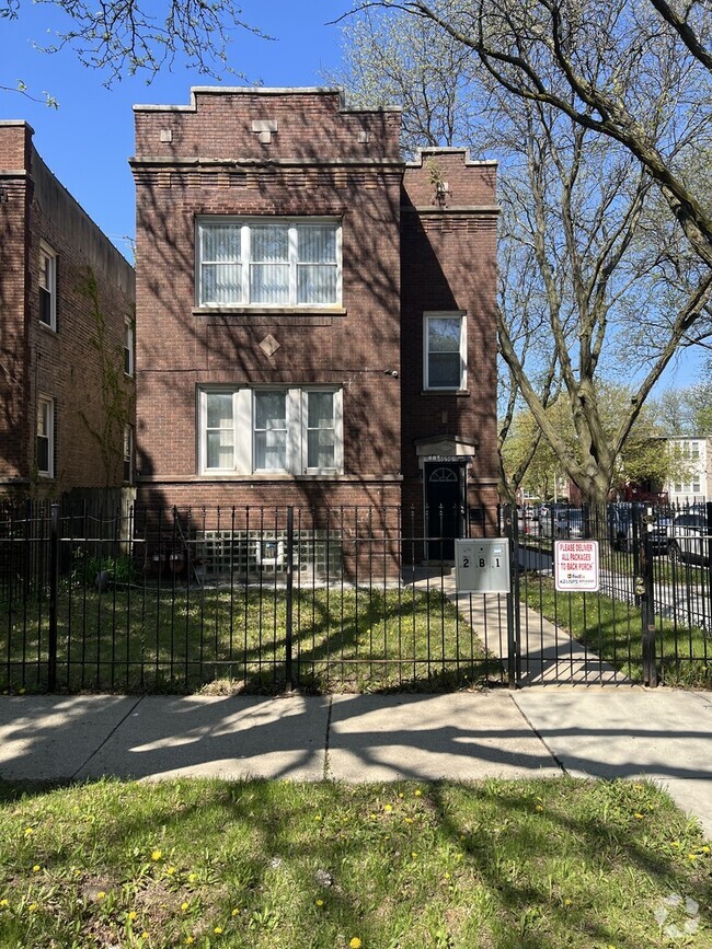 Building Photo - 1656 N Linder Ave