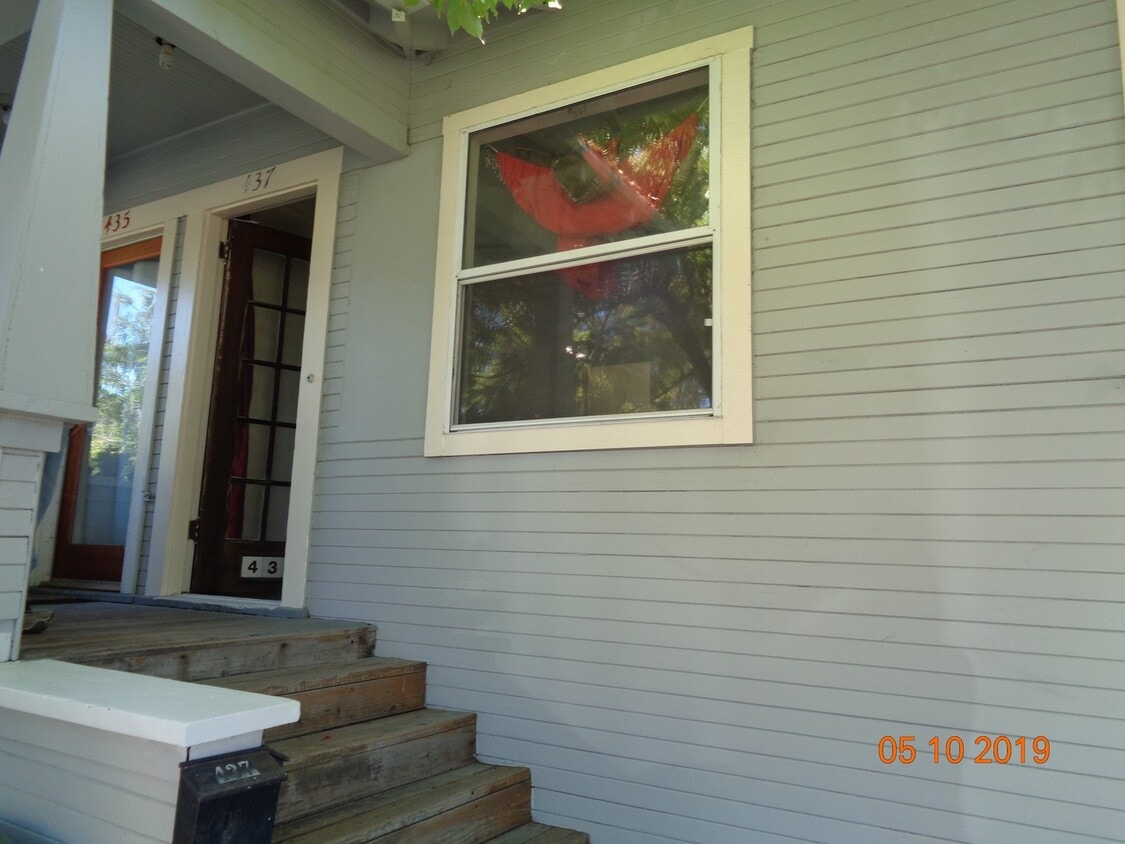Primary Photo - 1 Bedroom, 1 Bath Unit Available Now!