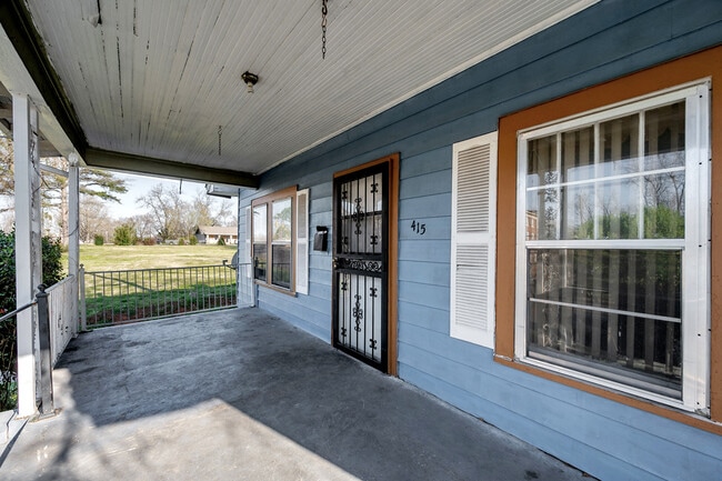 Building Photo - 415 19th St N