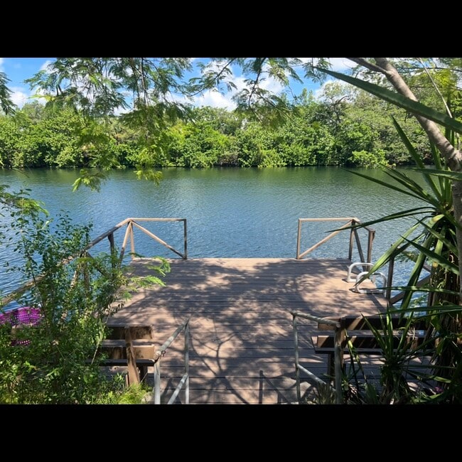 Foto del edificio - 13155 Emerald Dr