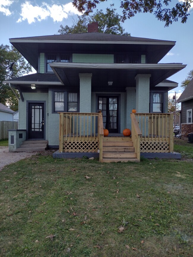 Building Photo - 1002 S Cavin St