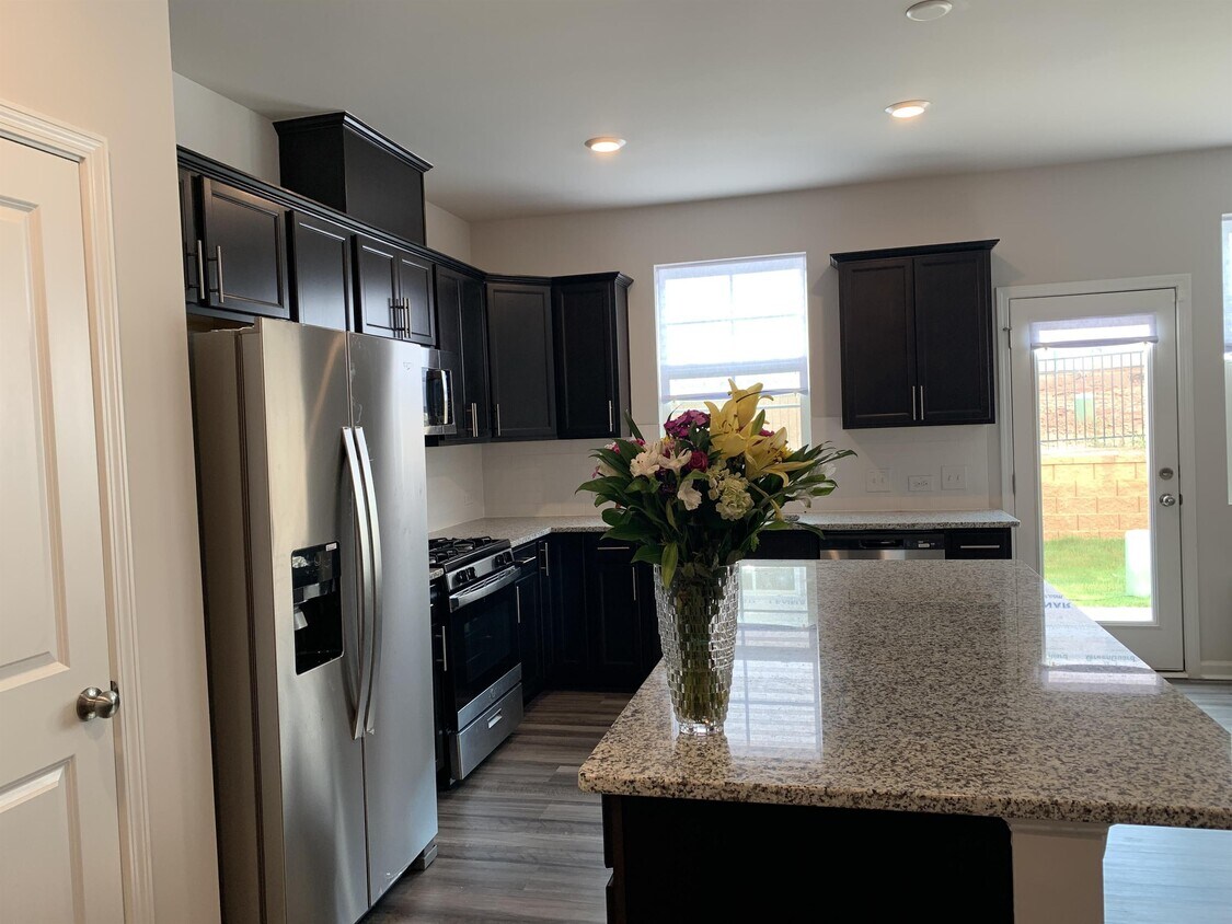 Foto principal - 6323 Andante Ave