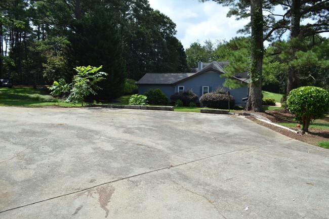 Building Photo - 1375 Nelms Dr