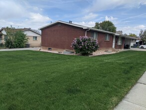 Building Photo - 3429 Quincy Ave