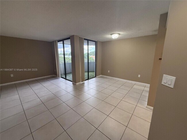 Foto del edificio - 8215 SW 152nd Ave