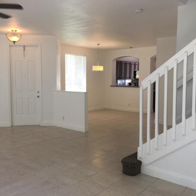 Building Photo - 3092 N Evergreen Cir
