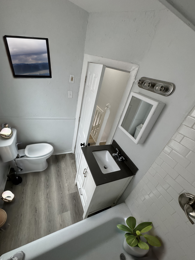 Foto del edificio - 3-Bedroom townhome rental with backyard