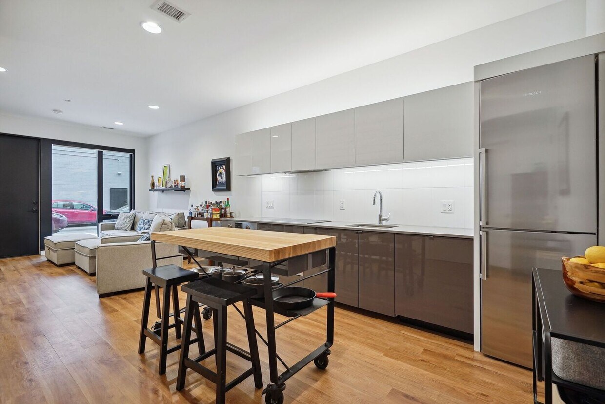 Foto principal - Modern Condo Living in Shaw