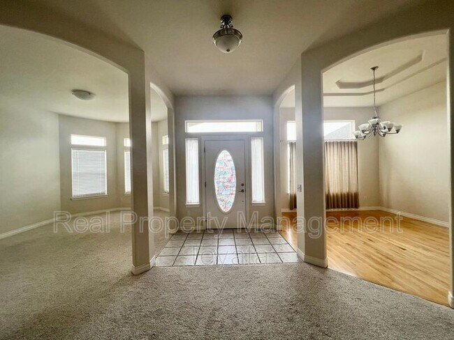 Building Photo - 3920 Ruston Way