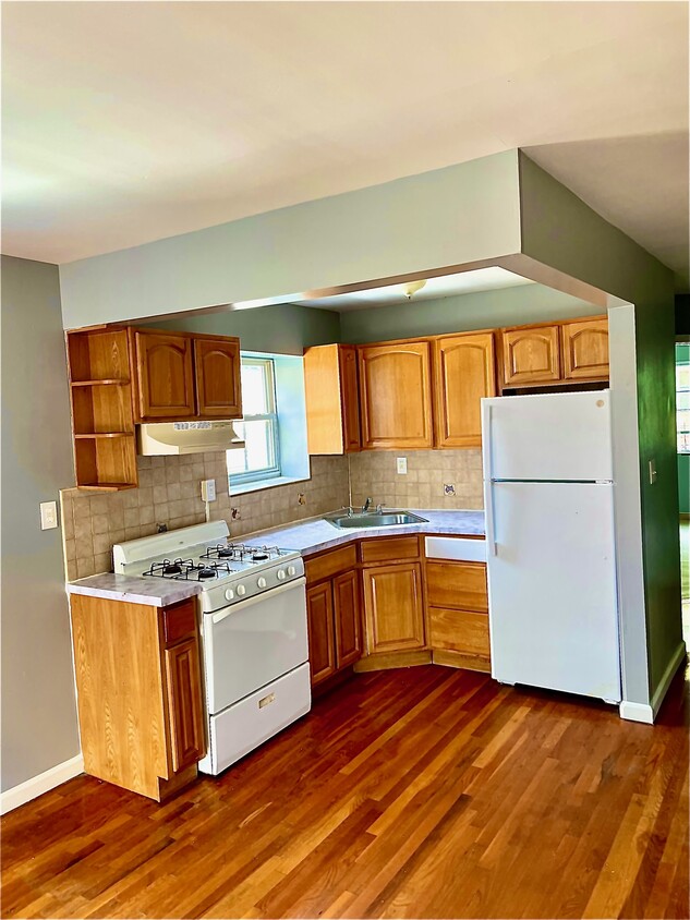 Foto principal - 713 E 219th St