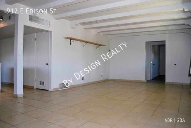 Building Photo - Remodeled 4 Bed 2 Bath w/Office - 1 Mile t...