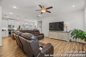 Building Photo - 916 Windflower