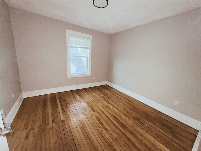 Building Photo - 46 Grove St