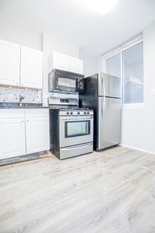 Photo - 3556 N Wilton Ave Apartment