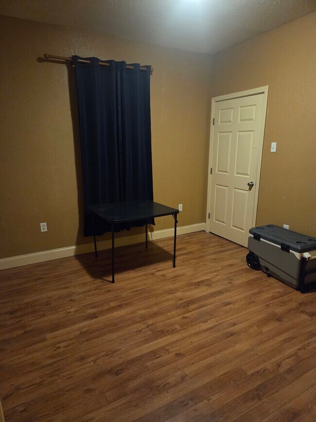 Foto del edificio - 1821 Peniston St