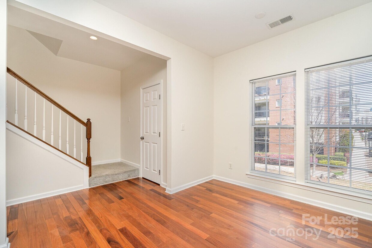 243 Lincoln St, Charlotte, NC 28203 - Townhome Rentals in