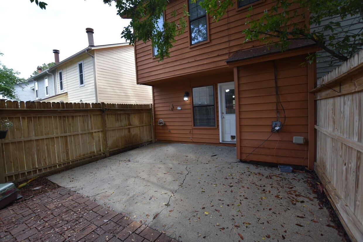 Foto del edificio - 3 bedroom 2 1/2 bath in desirable Georgetown