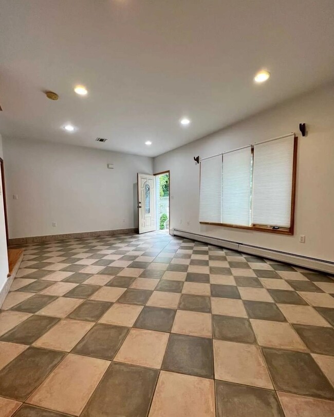 Foto del edificio - 367 Morse Ave