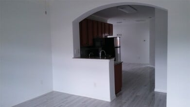 Building Photo - 20914 Sun Creek Dr