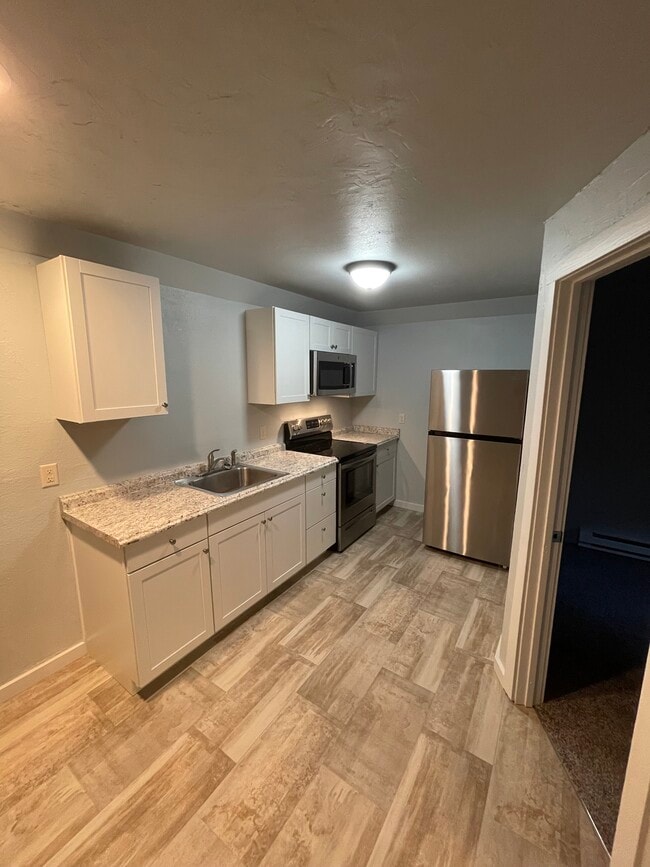 Kitchen - 536 Lewis Ave