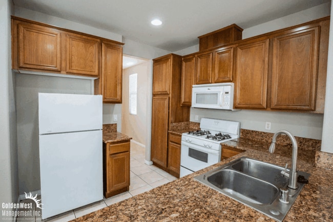 Foto del edificio - Beautiful 3Bdm 2.5Ba Two-Story Home with a...
