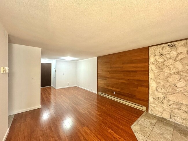Building Photo - 14556 NE 31st St