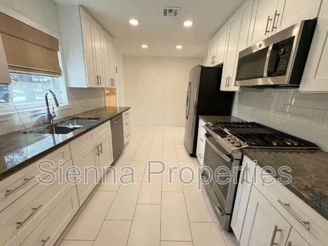 Foto del edificio - 1304 Hillcrest Dr