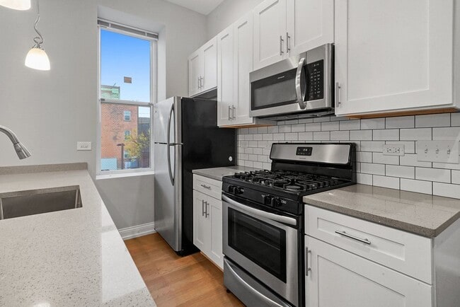 Building Photo - 1946 S Racine Ave