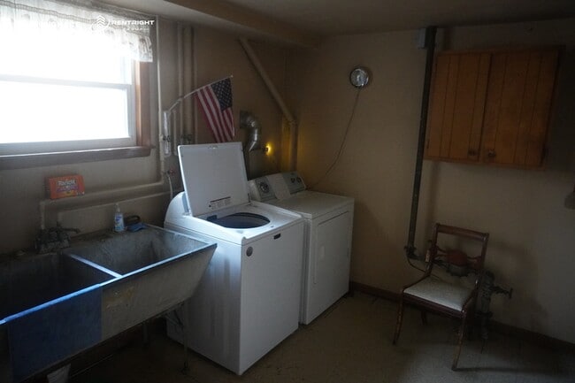 Building Photo - 5443 N Sayre Ave