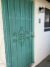 Building Photo - 604 S Bellview