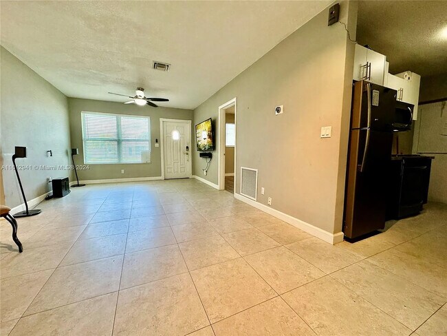 Foto del edificio - 3801 SW 31st Dr