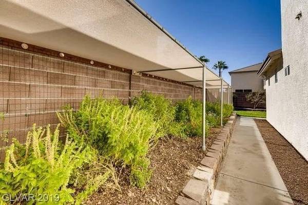 Foto del edificio - 27 Desert Gallery St